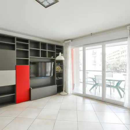 Charming In Apartment *